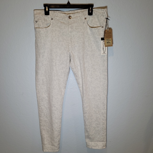 NWT Womens True religion worn white LIV Slim Boyfriend jeans. Size 32